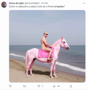 Usuários se planejam apra vestir rosa no filme da Barbie. Meme sobre isso.